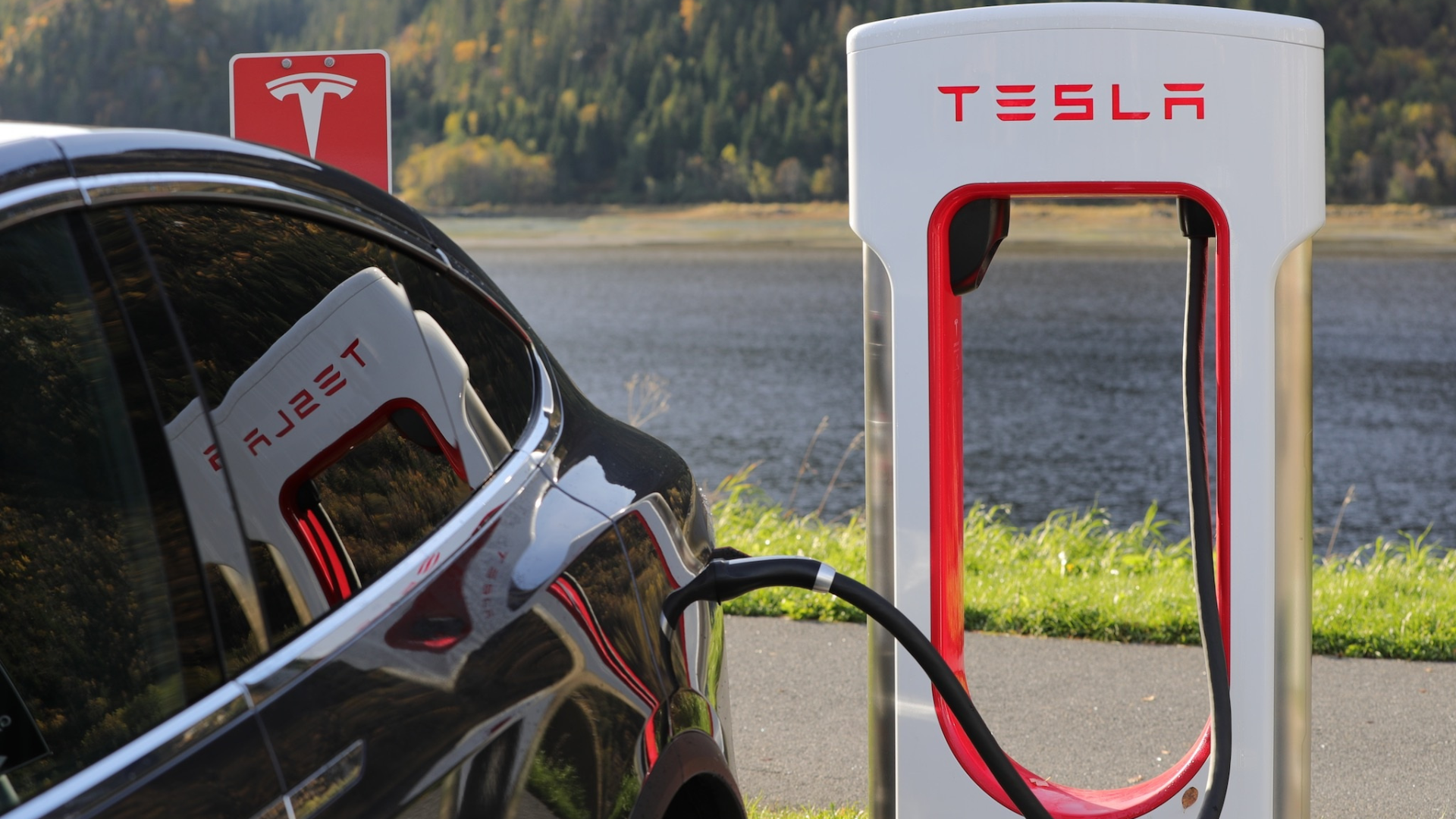 Tesla's Brand On Electronic Recharging Stations